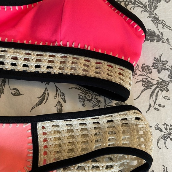 Victoria’s Secret Bikini with Crotchet Detailing Size M/L - Picture 4 of 10